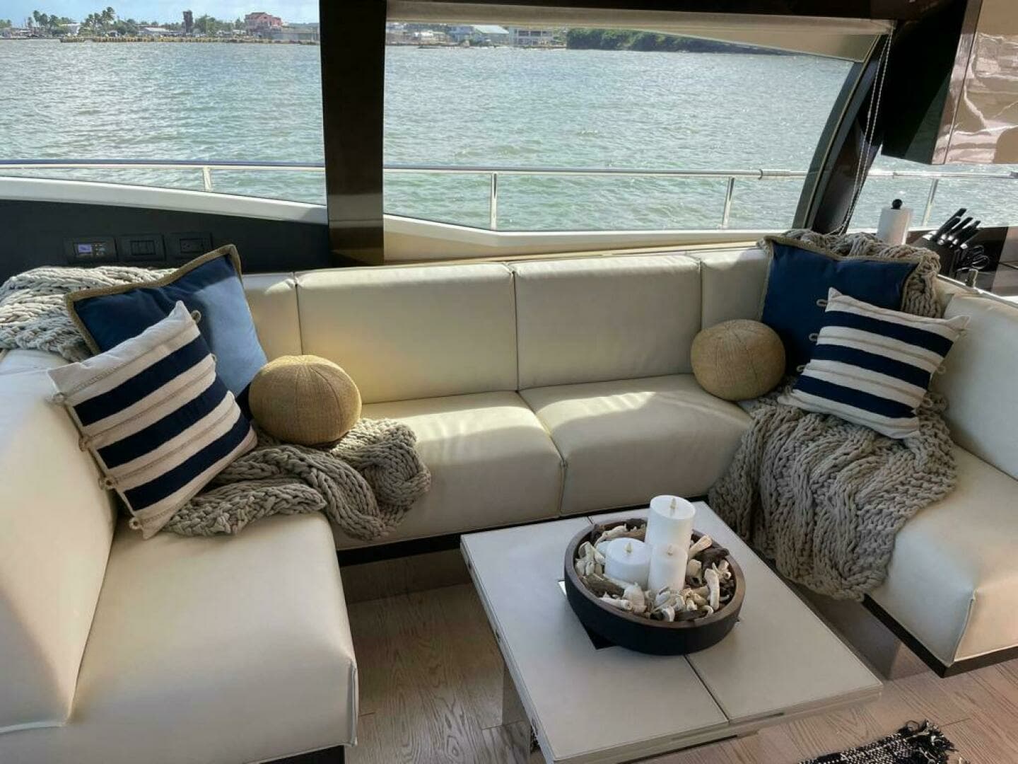 2016 Ferretti Yachts 550 - Image 14