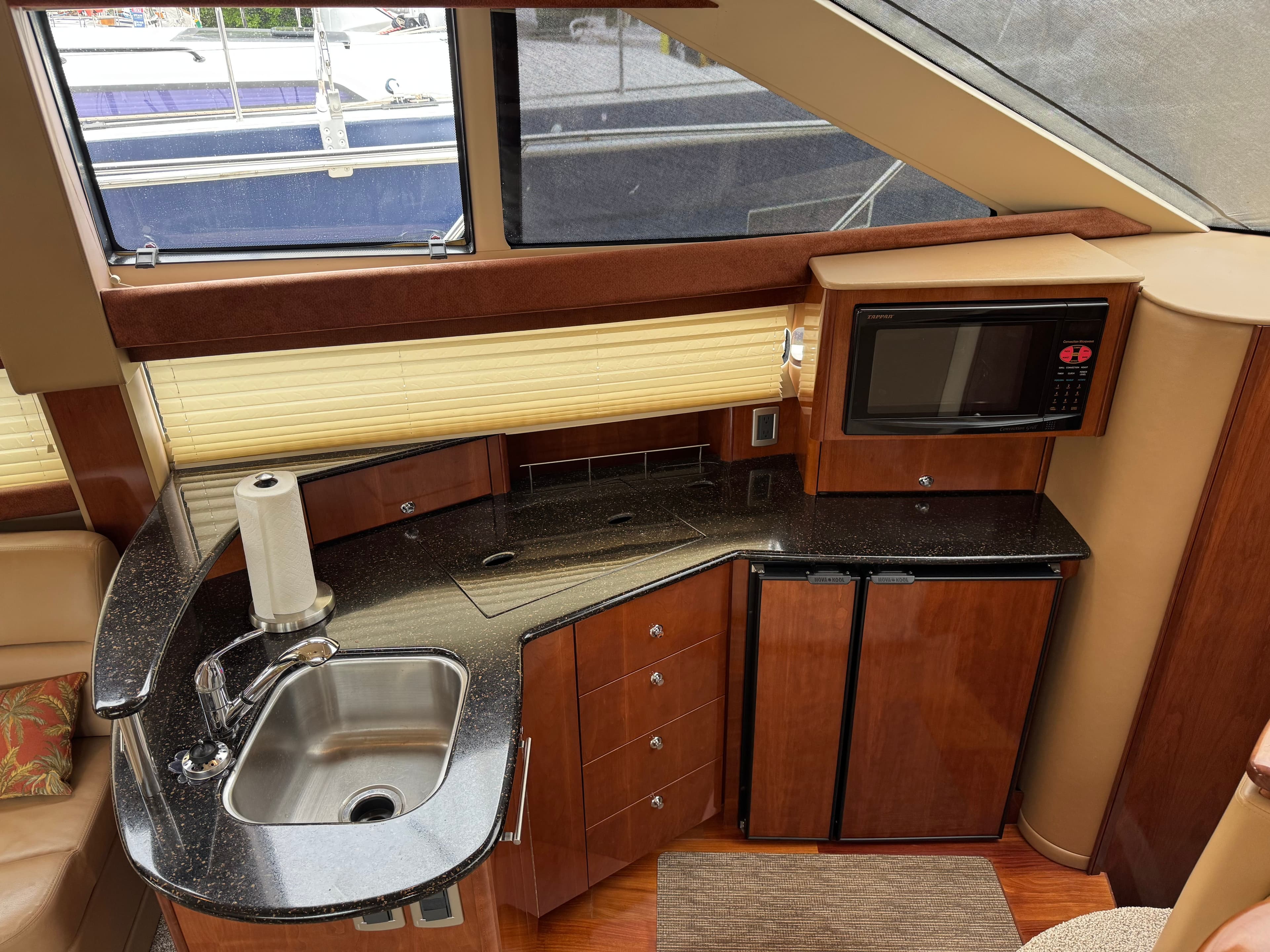 2008 Meridian 391 Sedan - 24