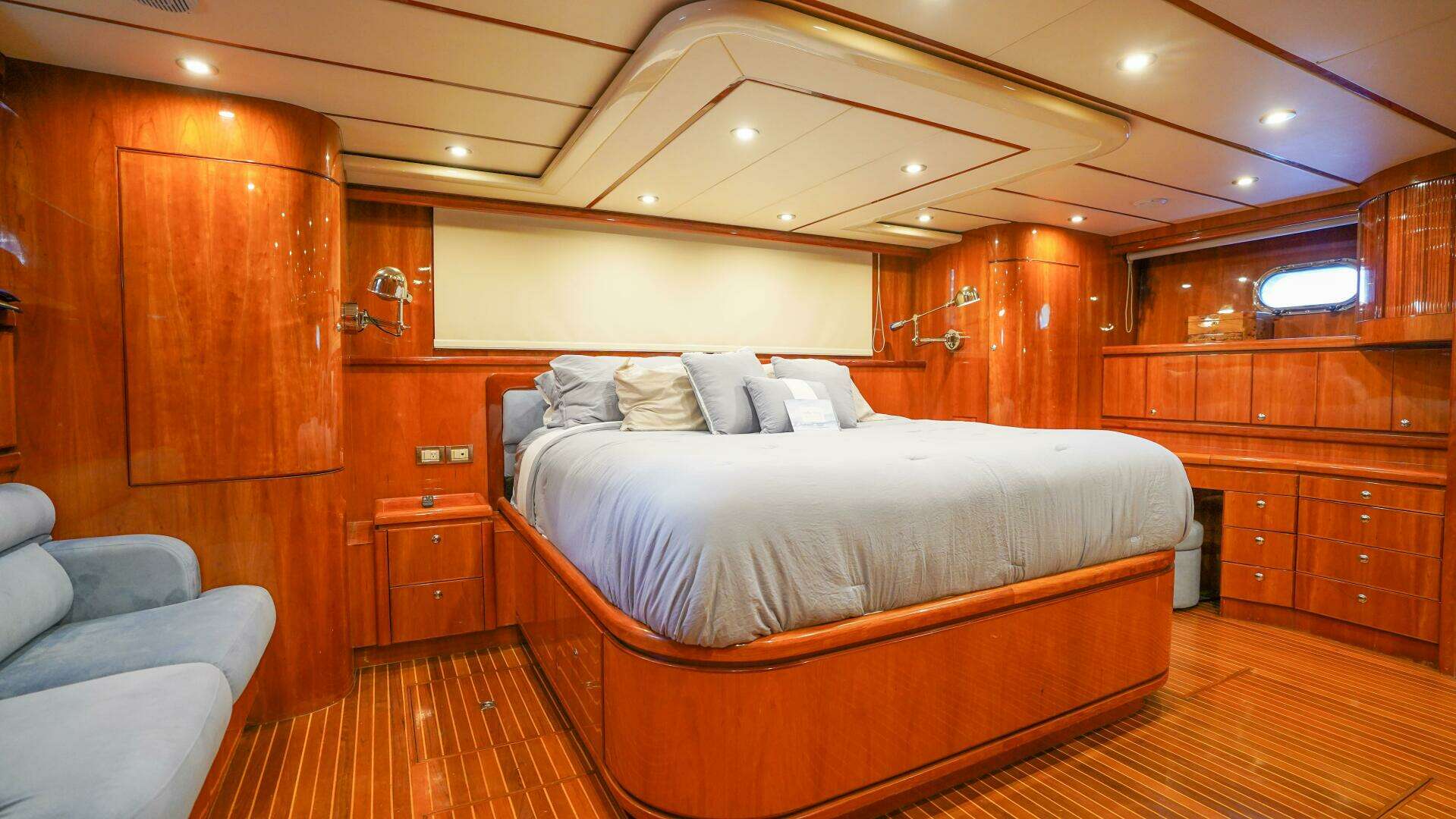 2001 Motor Yacht 82MY - Image 31