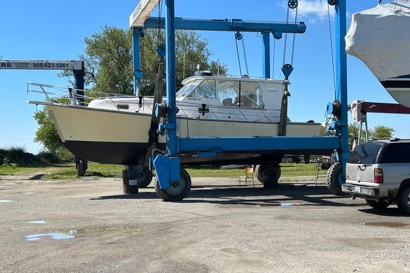 2003 Mainship Pilot 34 Sedan on a boat lift at a marina.