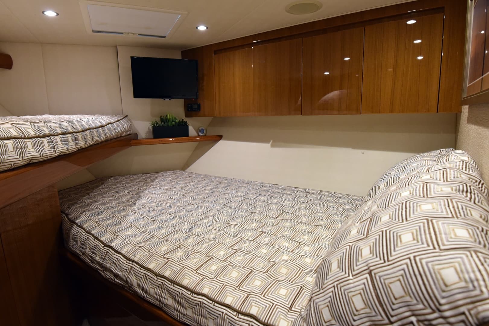 2016 Viking 55 Convertible - Image 17