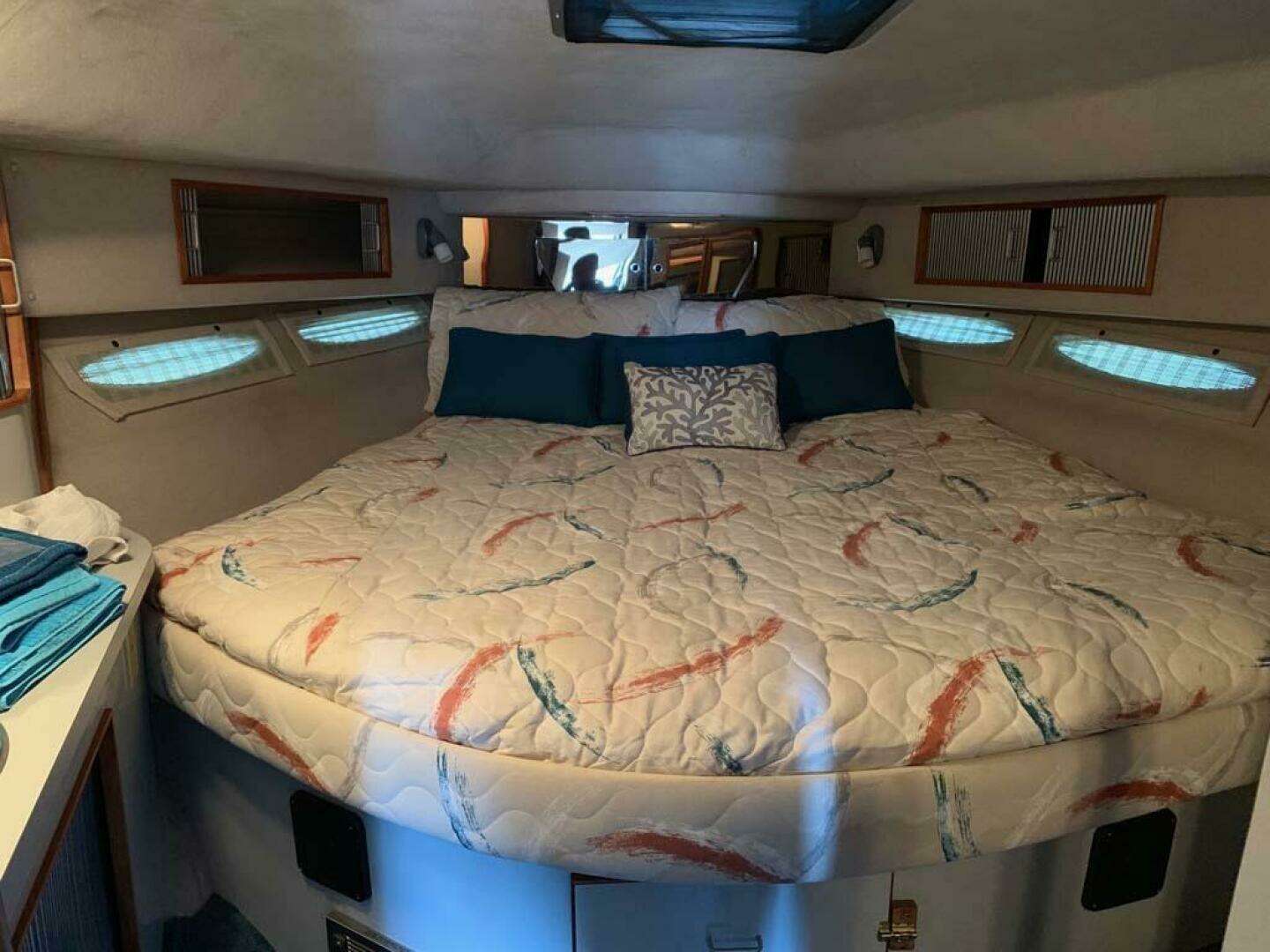 1989 Sea Ray 390 Express - Image 4