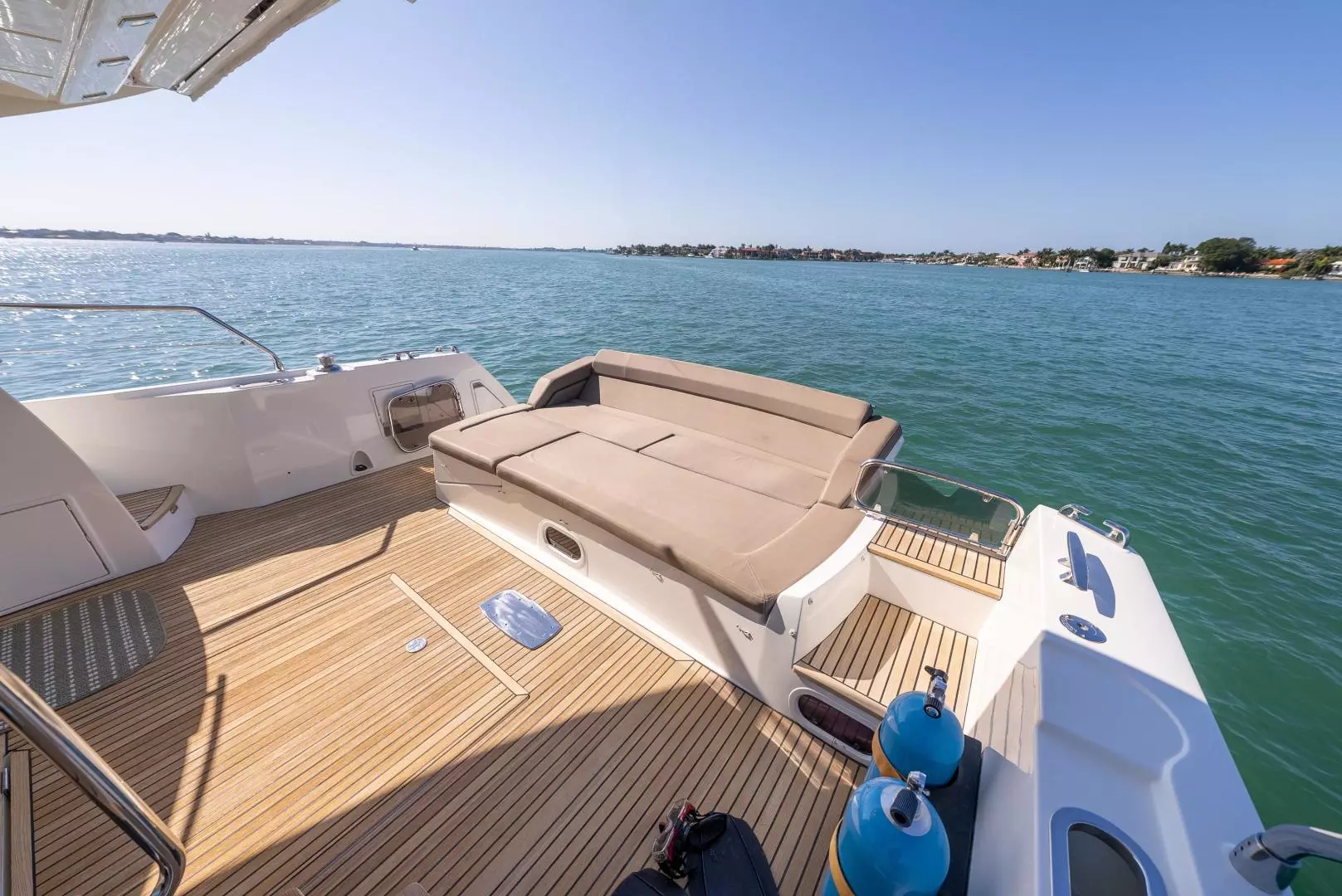 2016 Prestige 550 S - Image 11