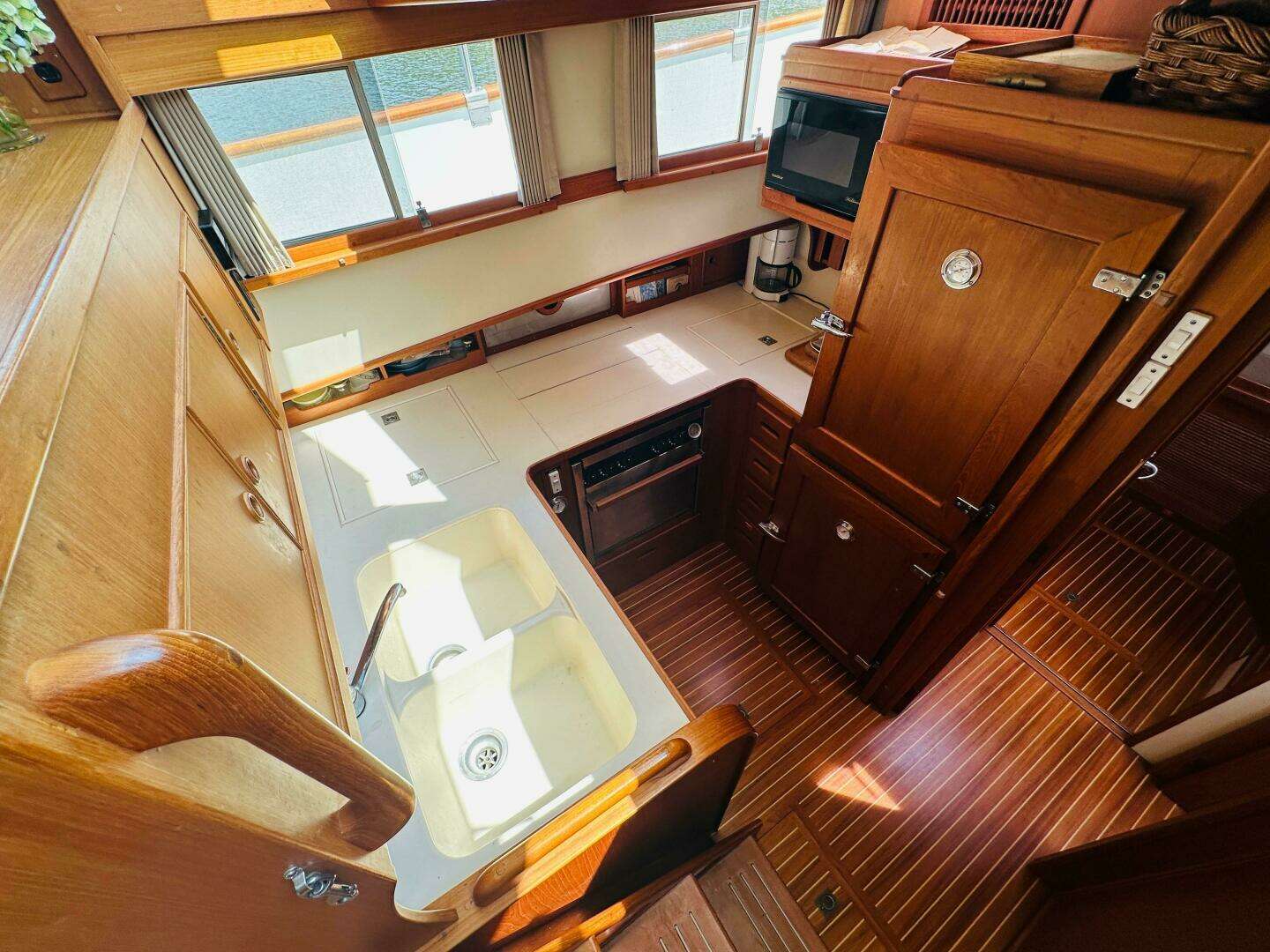 1998 Grand Banks 49 Classic - Image 36