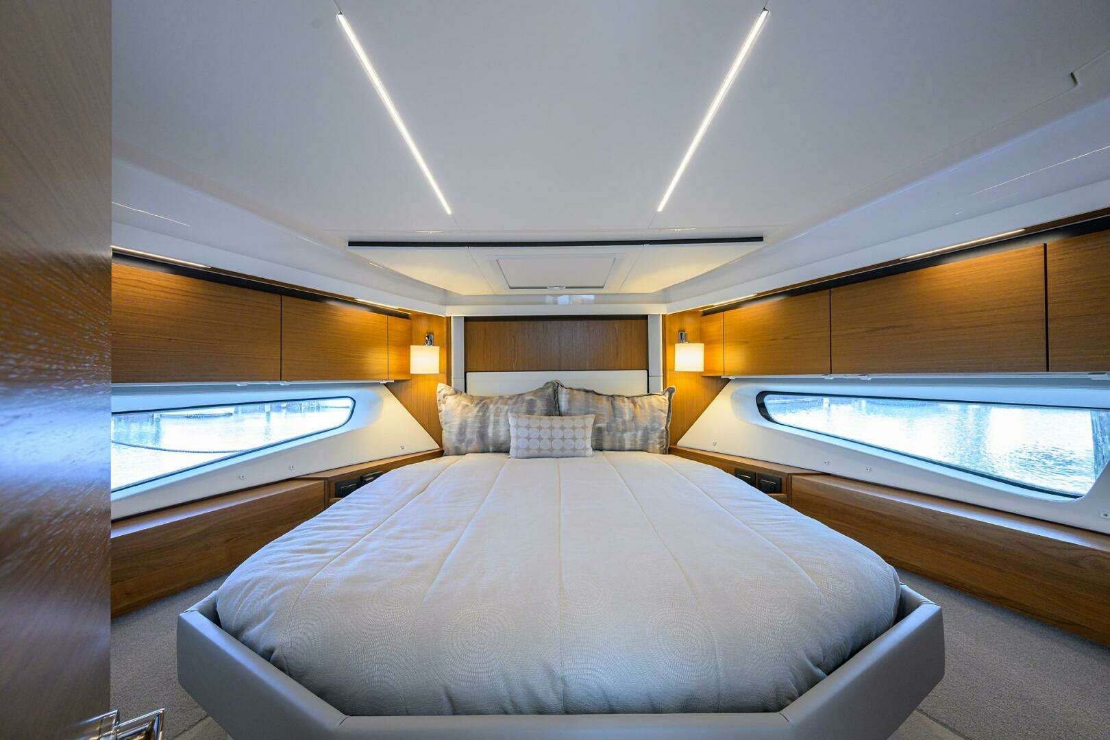 2023 Tiara Yachts C49 - Image 26
