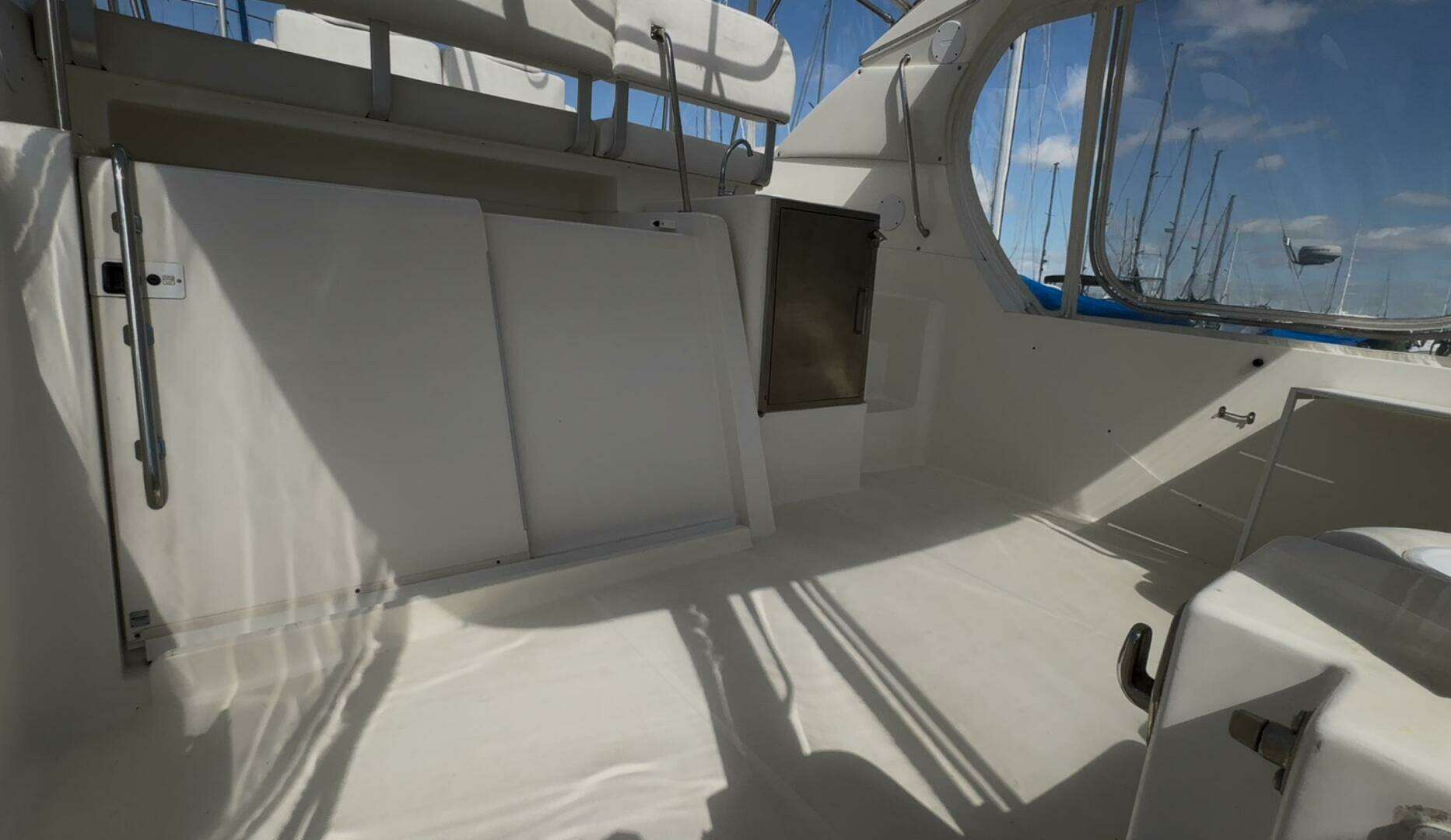 2005 Silverton 35 Motor Yacht - Image 30