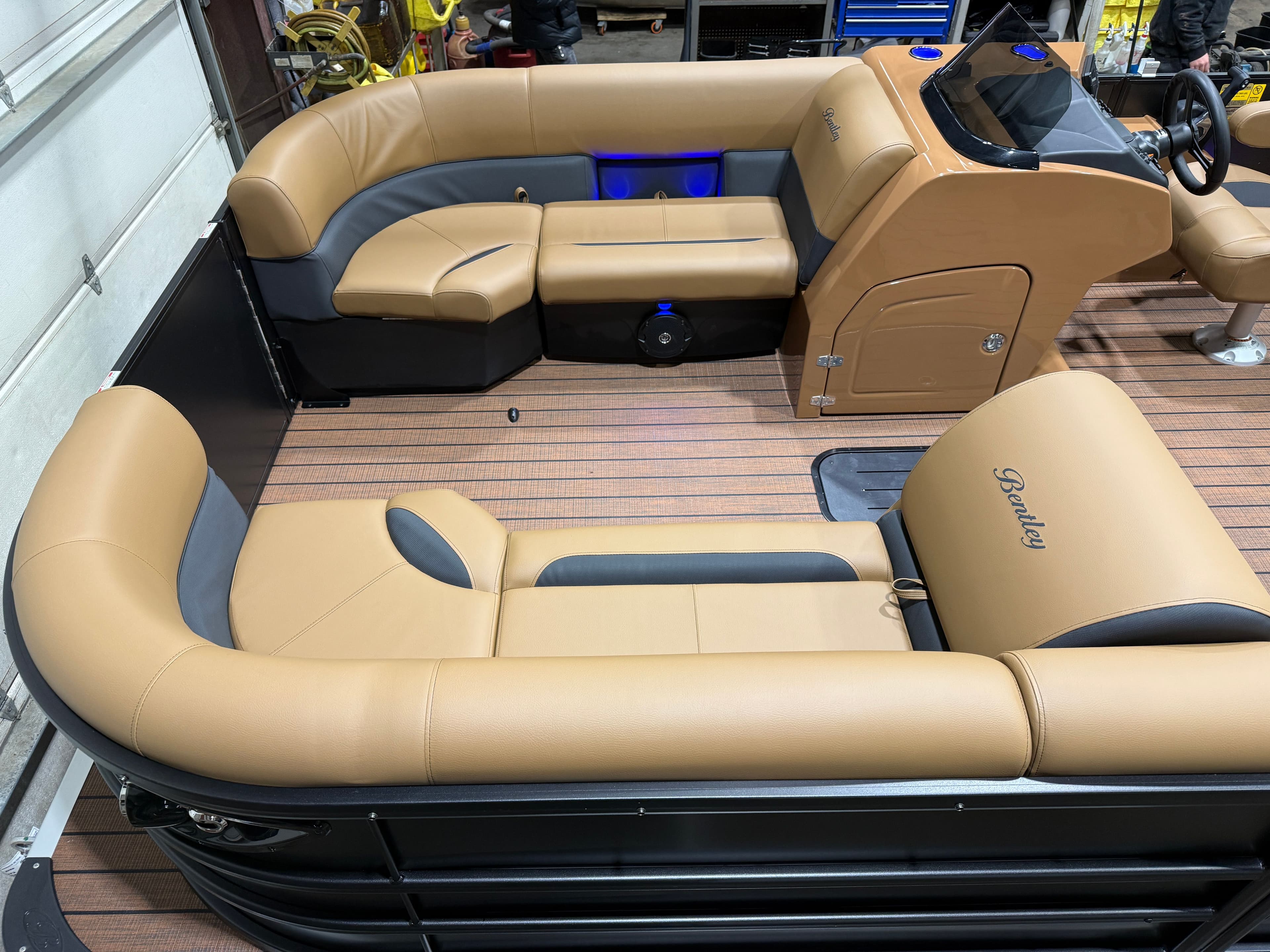 2026 Bentley Pontoons Legacy 300HP Swingback 243 Tritoon - 3