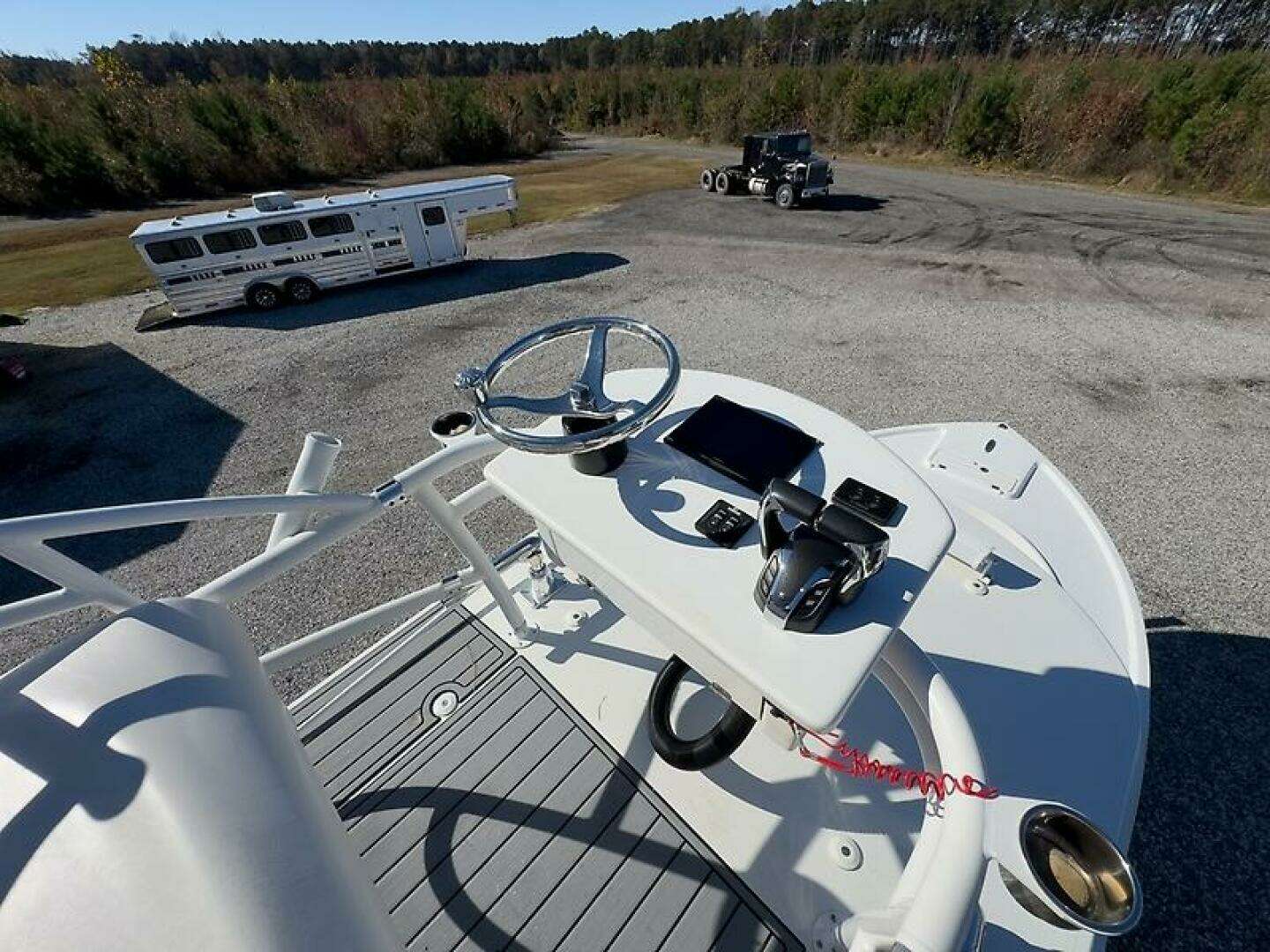2022 Parker 2801 - Image 18