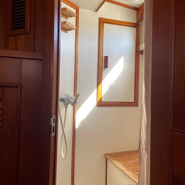 1999 Grand Banks 42 Motoryacht - 45