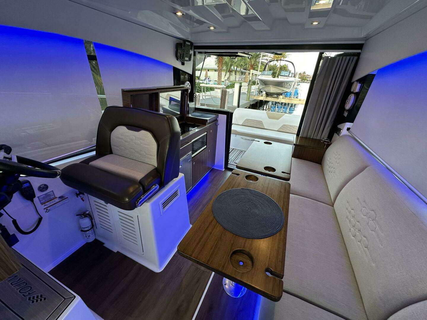 2020 Four Winns Vista 355 Coupe - Image 34