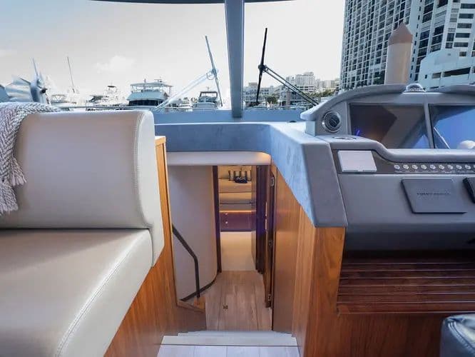 2023 Riviera 6000 Sport Yacht Platinum - Image 24