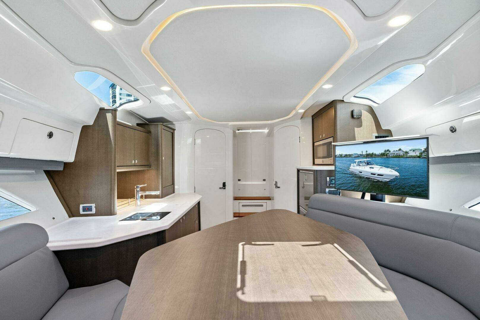 2022 Intrepid 438 Evolution - Image 52