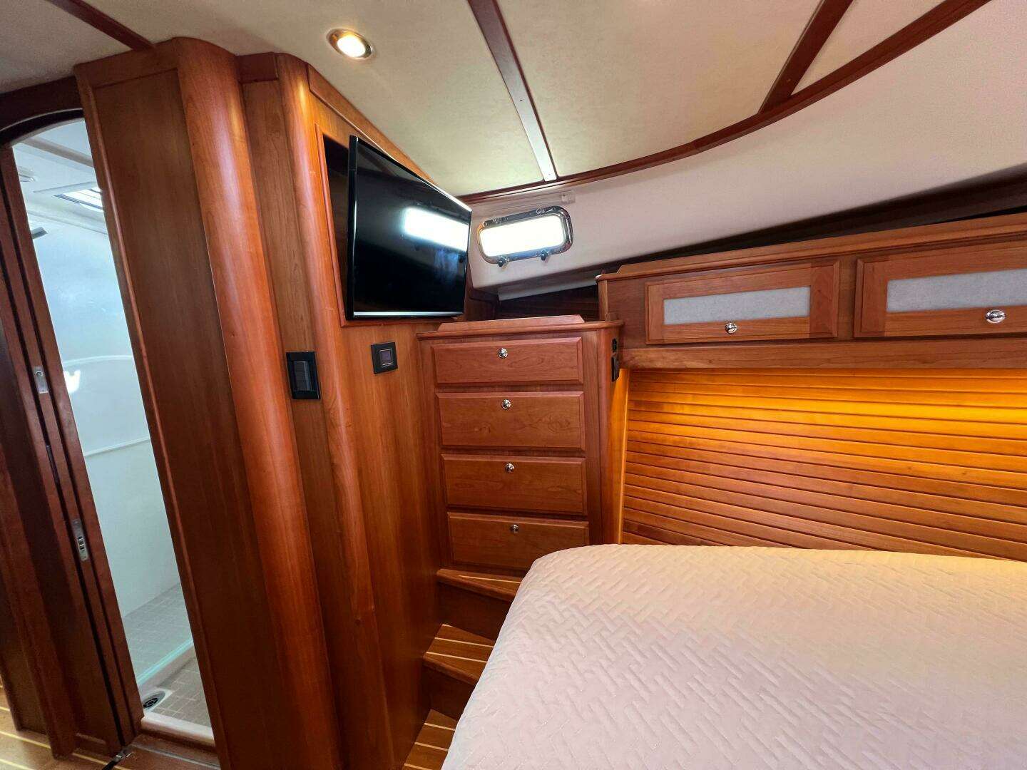 2018 Sabre 45 Salon Express - Image 9