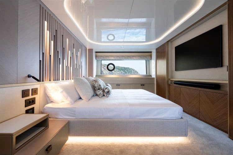 2026 Sunseeker 82 Ocean Enclosed - Image 35