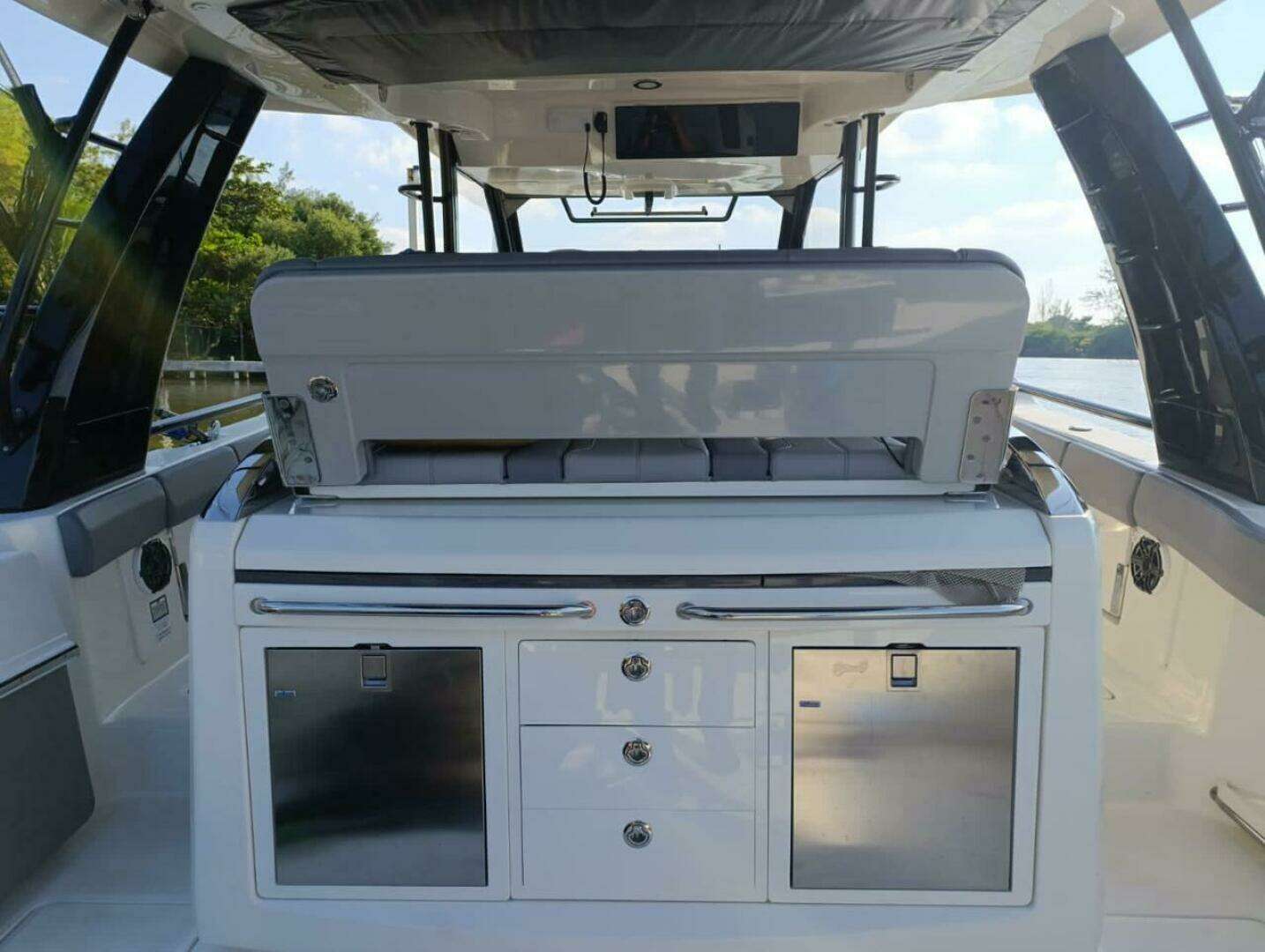 2024 Boston Whaler 420 Outrage - Image 7