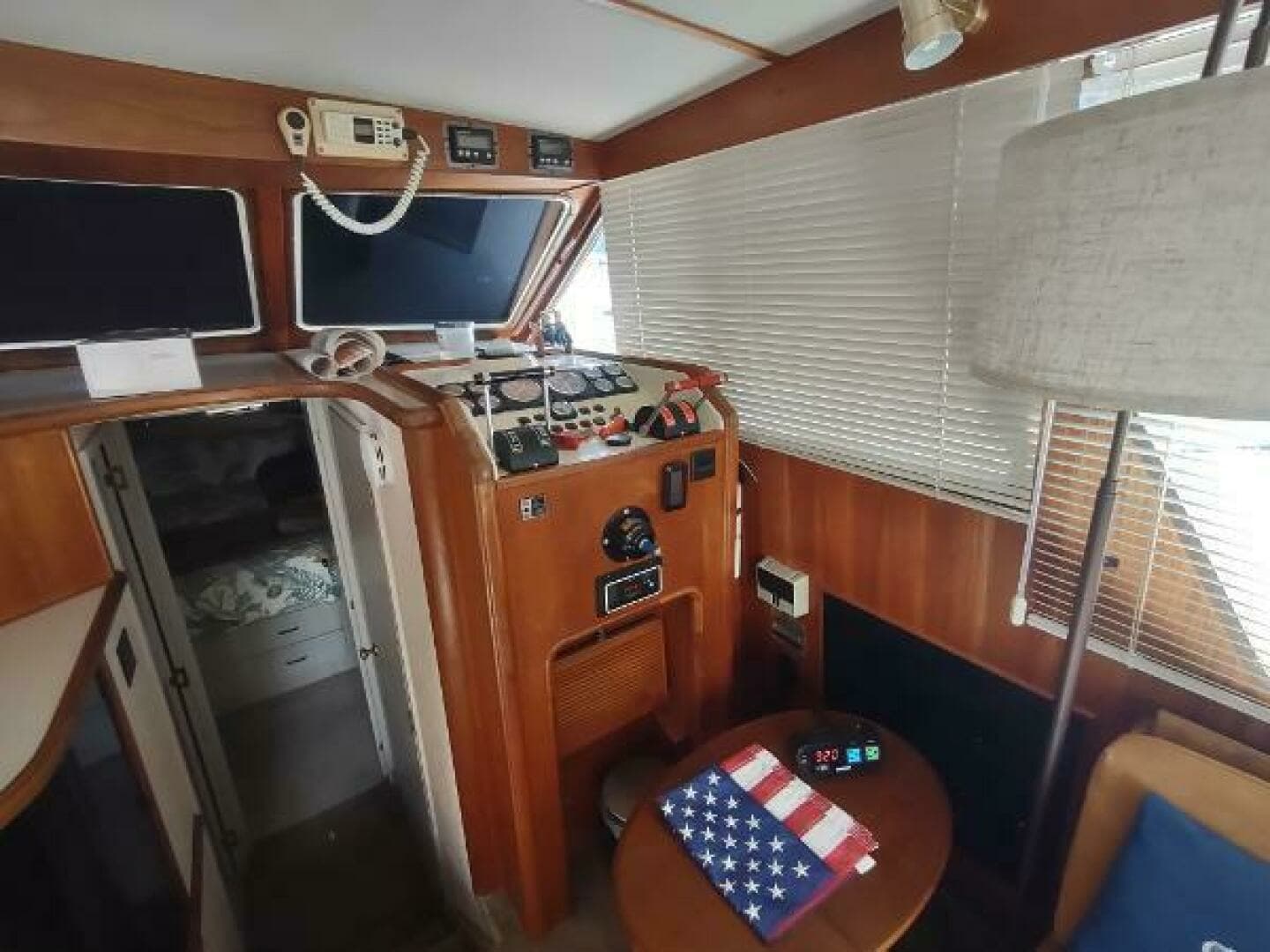 1988 Tollycraft 34 Sport Sedan - Image 6