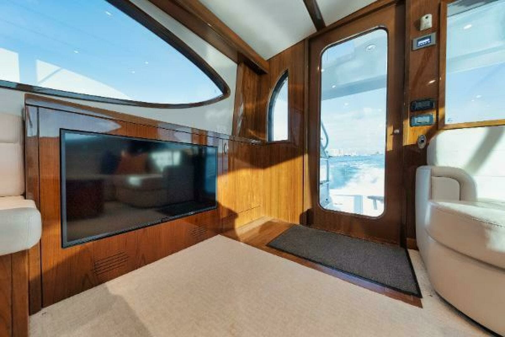 2018 Hatteras GT54 - Image 10