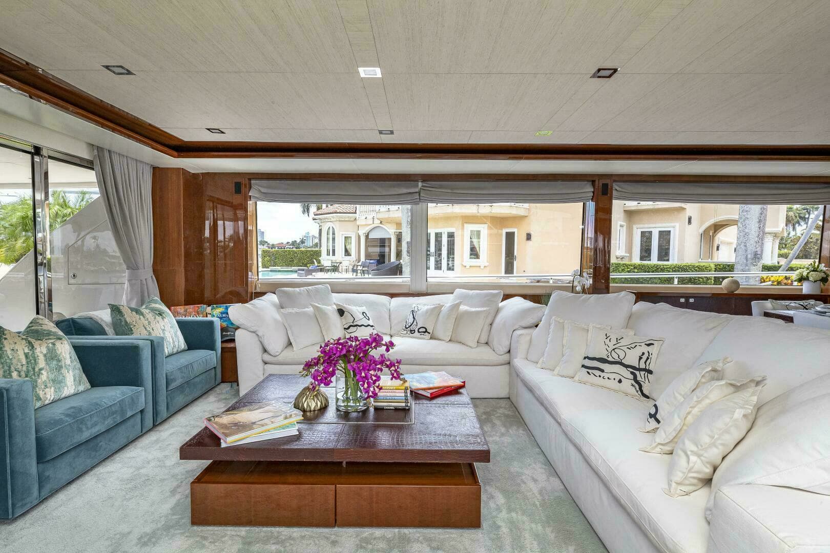 2012 Princess 32M - Image 11