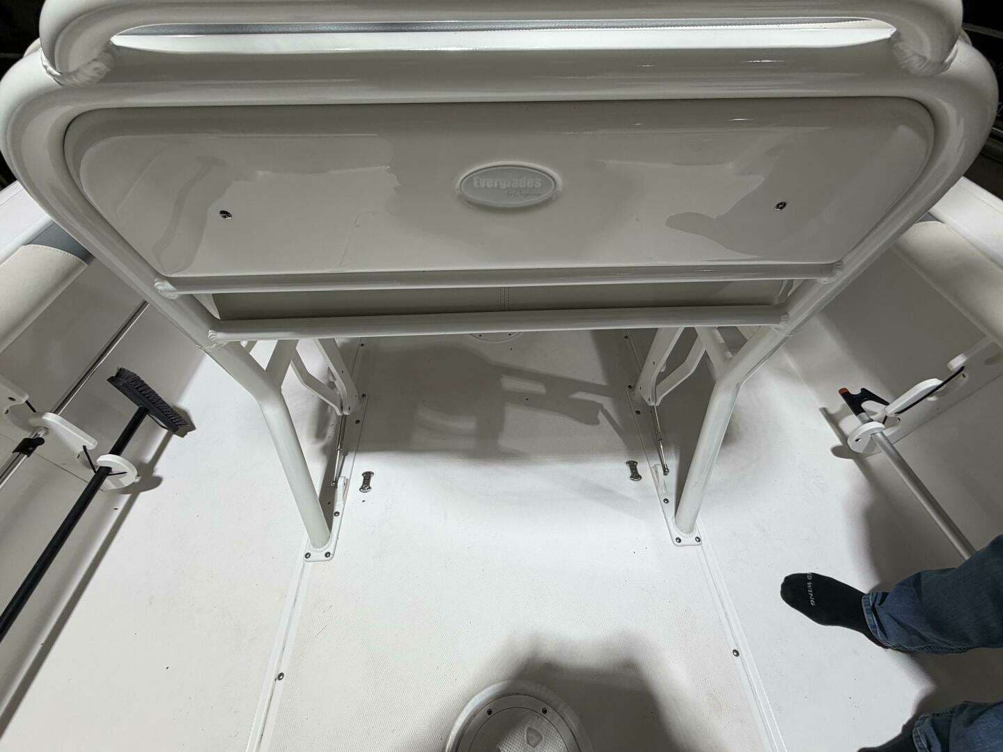 2016 Everglades 230 Center Console - Image 22