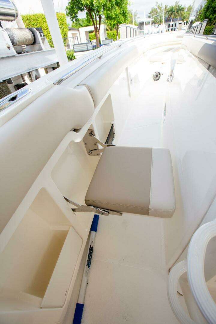 2023 Boston Whaler 380 Outrage - Image 9