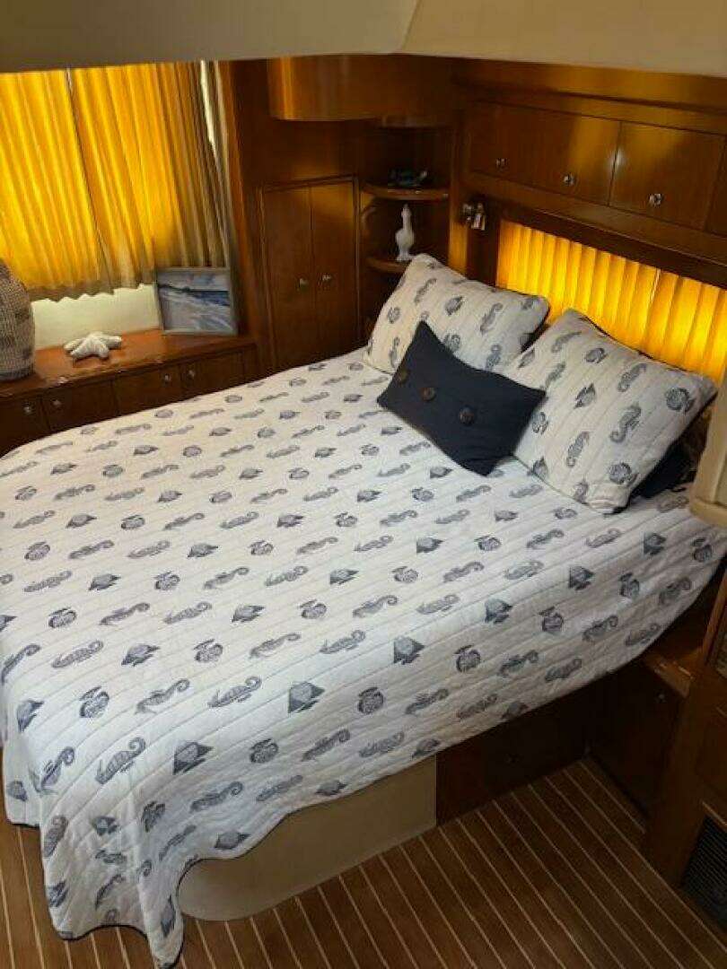 2006 Carver 43 Motor Yacht - Image 89