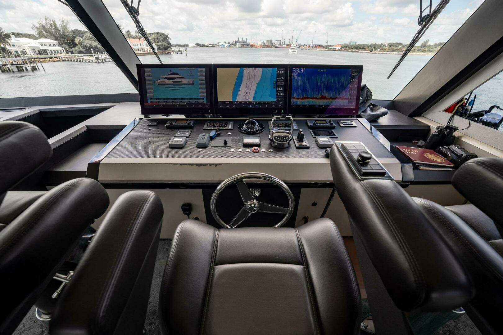 2021 Ocean Alexander 27 Explorer - Image 21