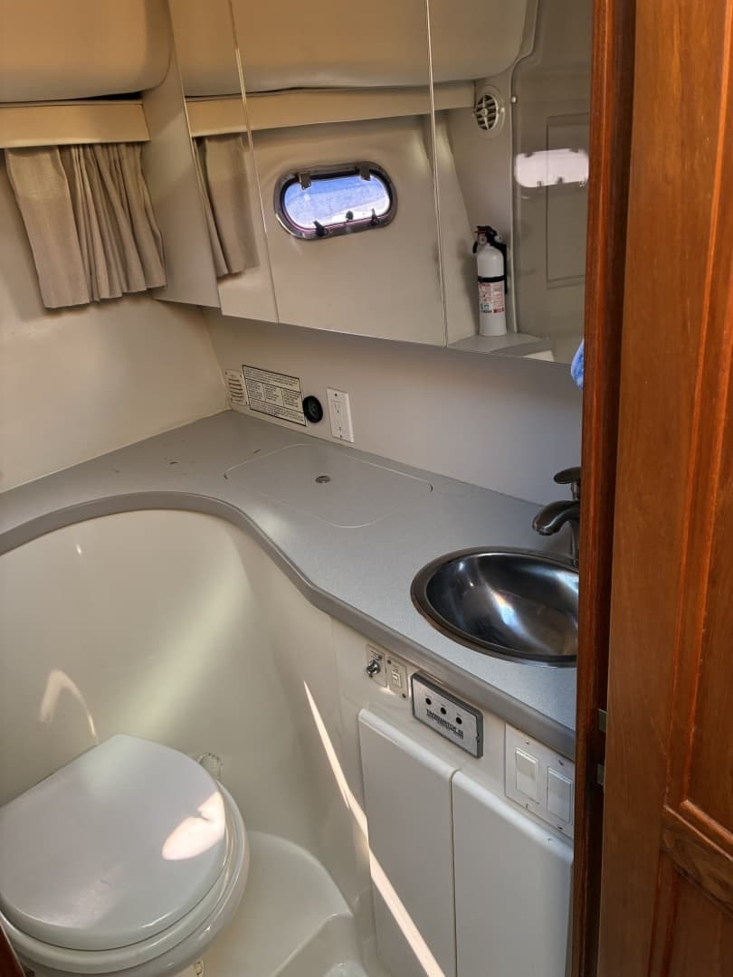 1995 Carver 370 Voyager - Image 17