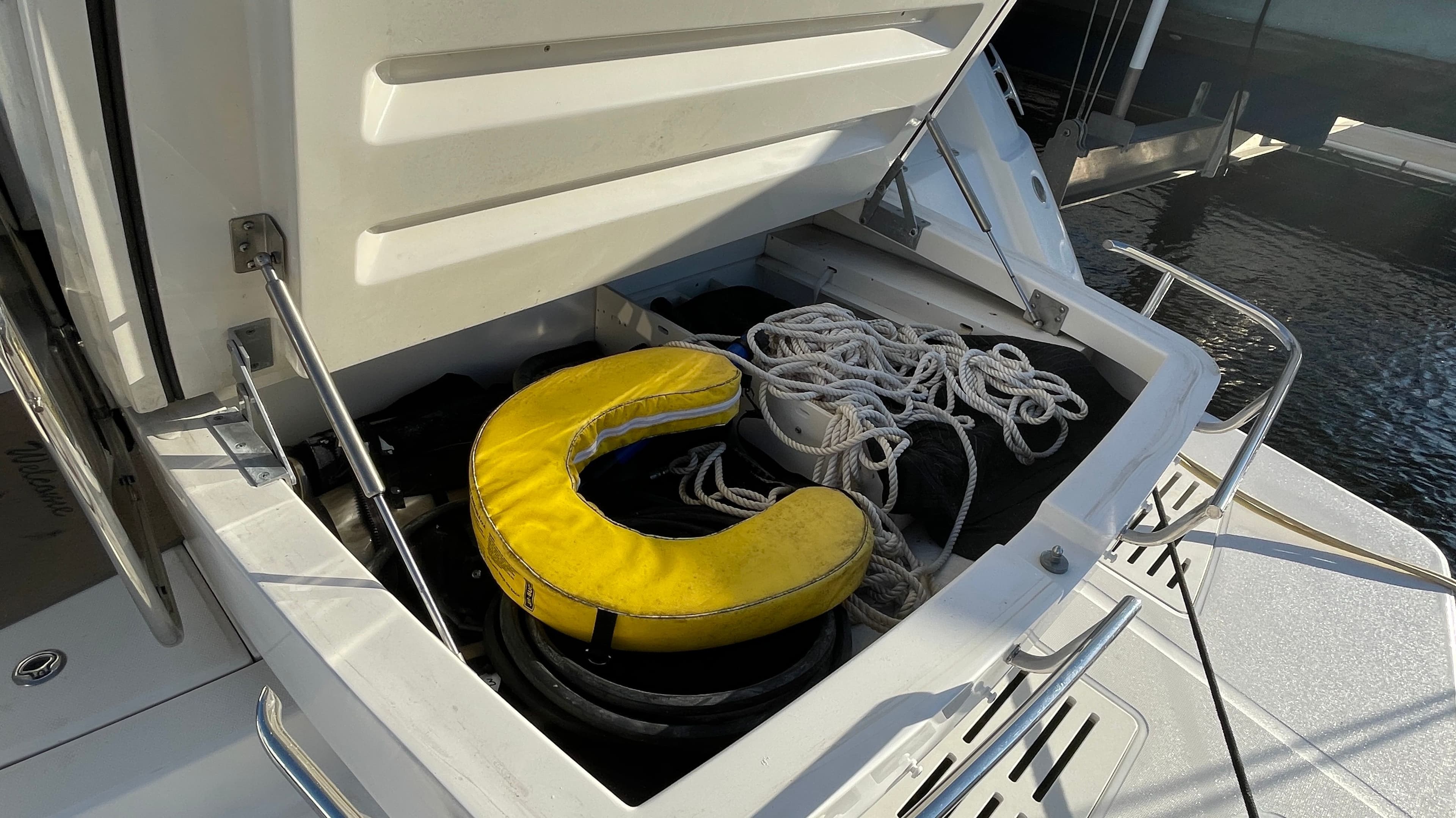 2015 SEA RAY 410 SUNDANCER - Image 55