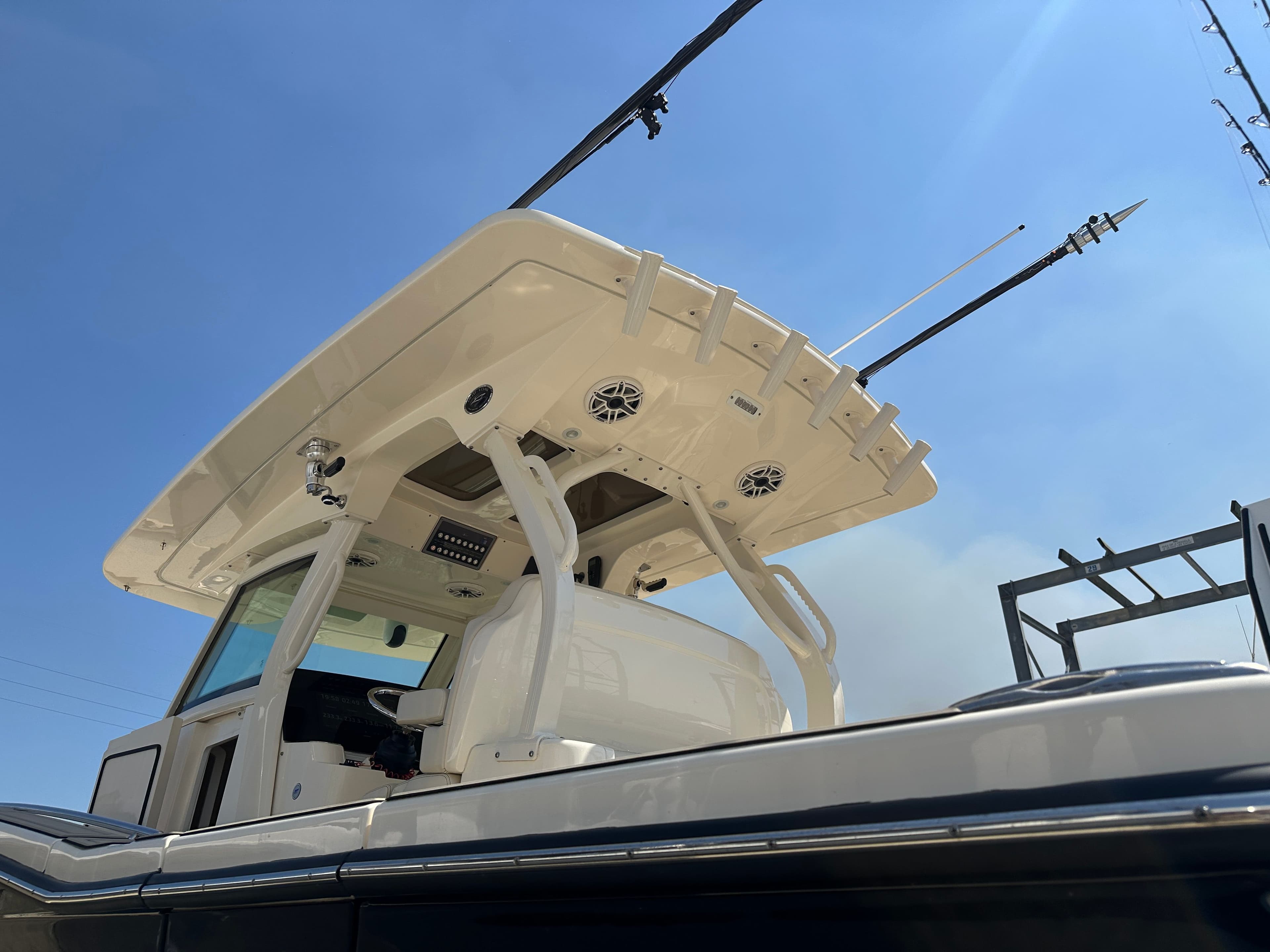 2024 SCOUT 330 LXF - Image 20