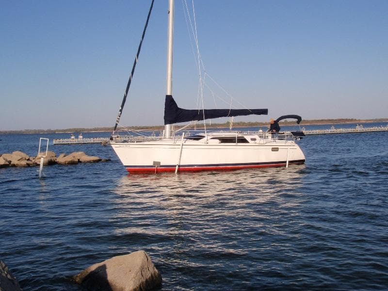 Portside View of THIS Vision 32 while motoring