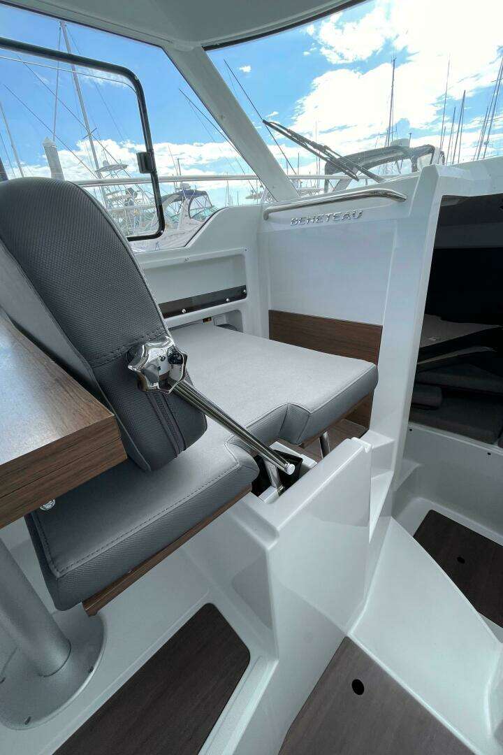 2023 Beneteau Antares 8 - Image 9
