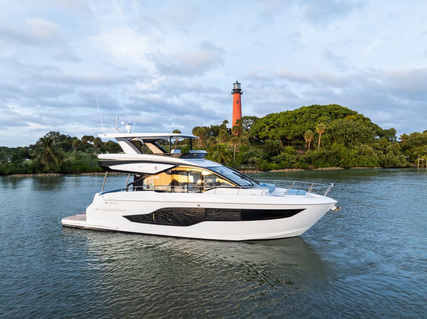 2026 Cruisers Yachts 50 FLY - Image 30