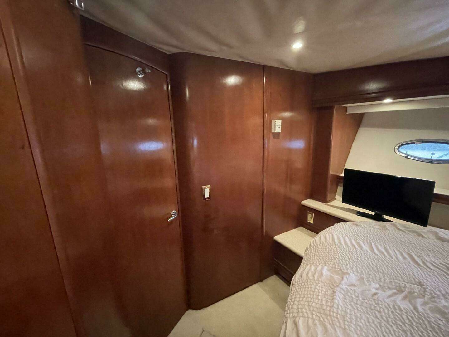 1998 Carver 53 Voyager - Image 63