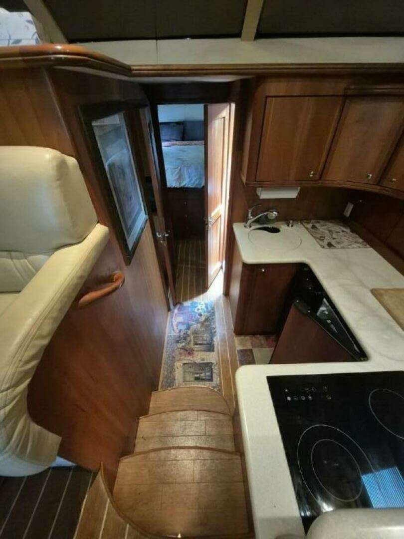 2002 Silverton 38 Convertible - Image 29