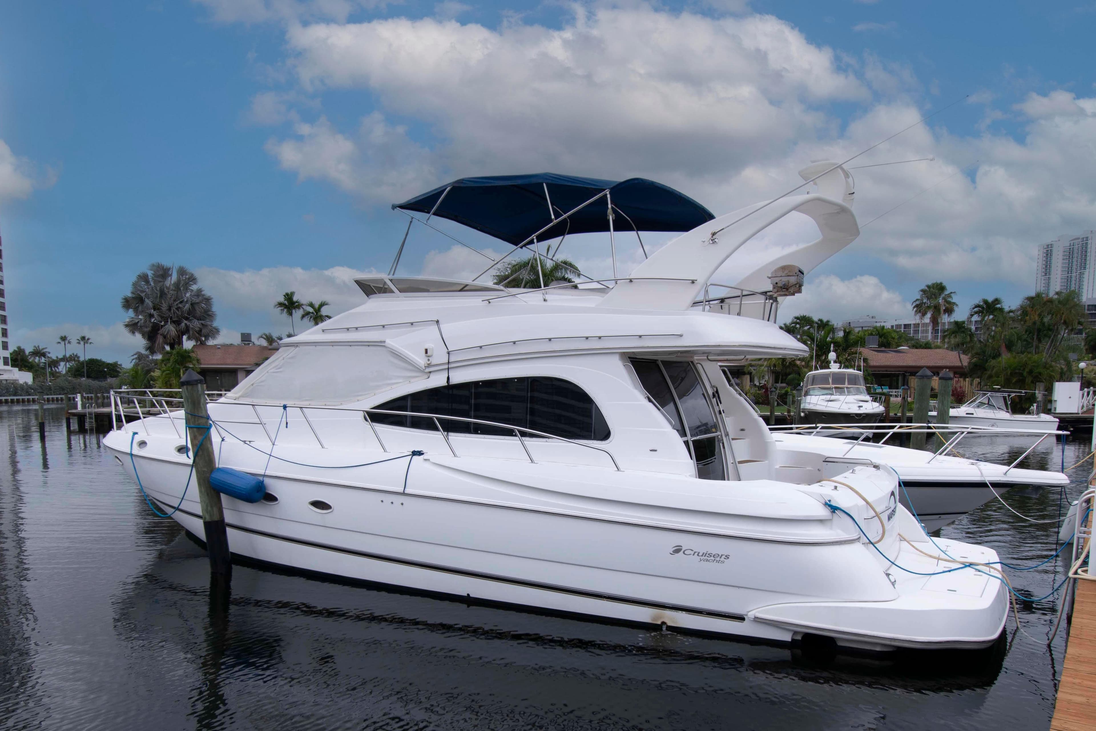 2000 Cruisers Yachts 5000 Sedan Sport