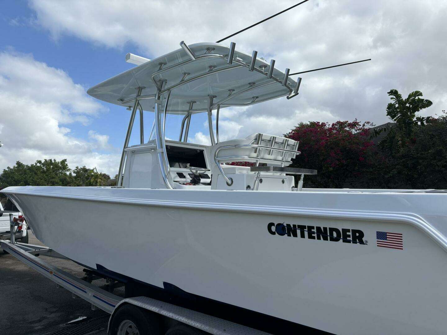 2025 Contender 32ST - Image 2
