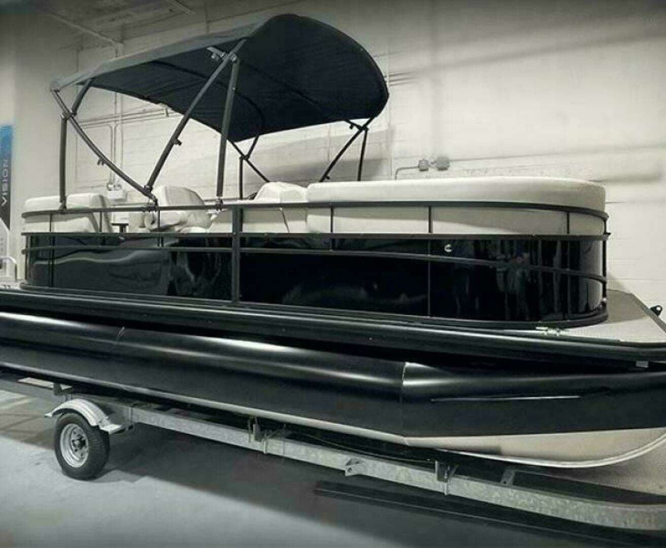 2024 Vision WX Tritoon - Image 2