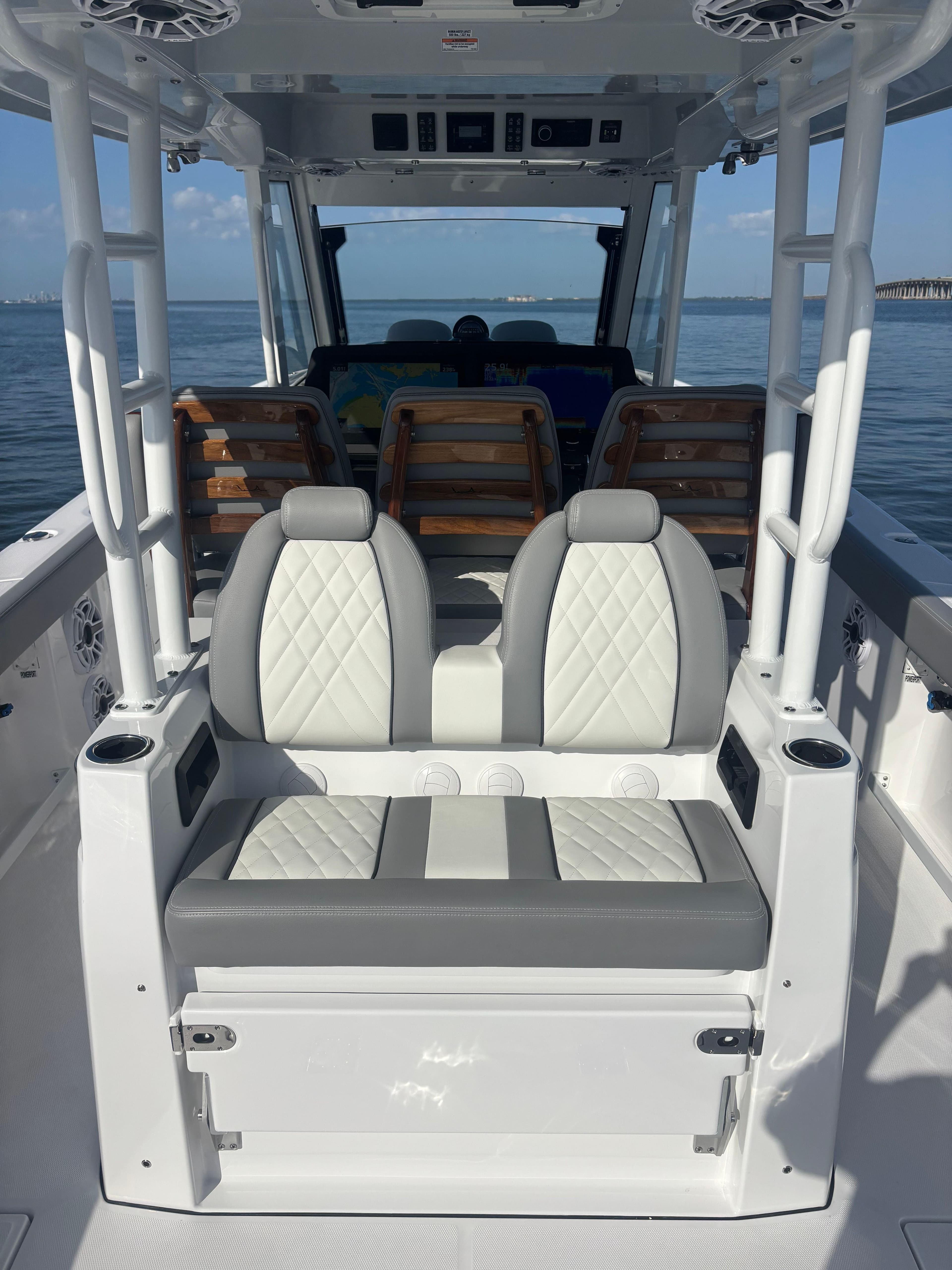 2025 Everglades 375 Cc - Image 18