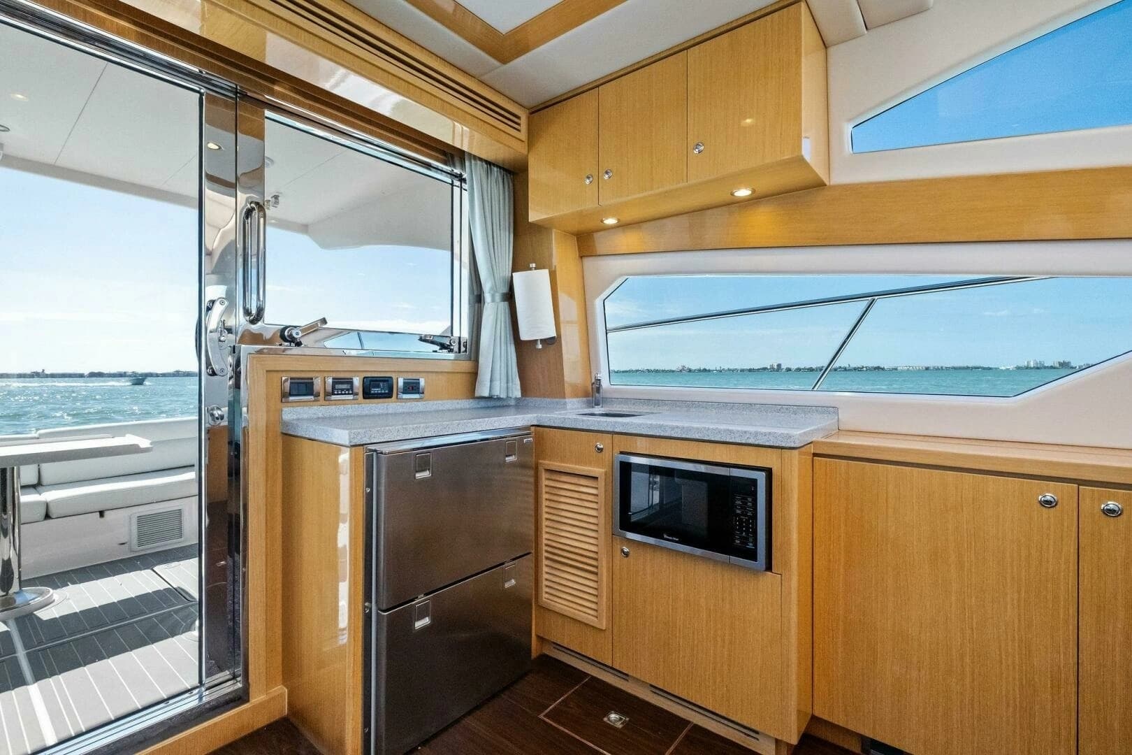 2018 Mares 47 Outboard Express Catamaran - Image 20