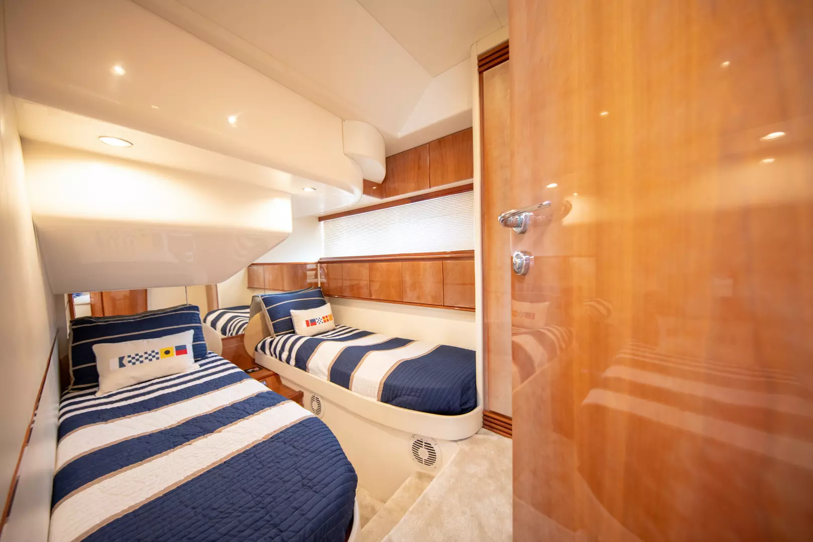 2004 Pershing Express - Image 35