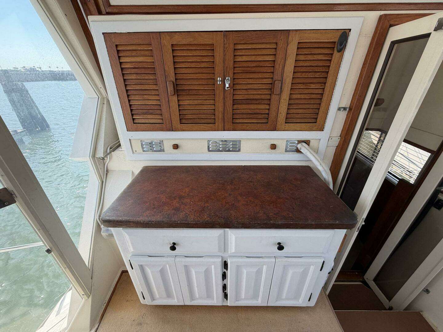 1987 Viking 44 Motor Yacht - Image 24