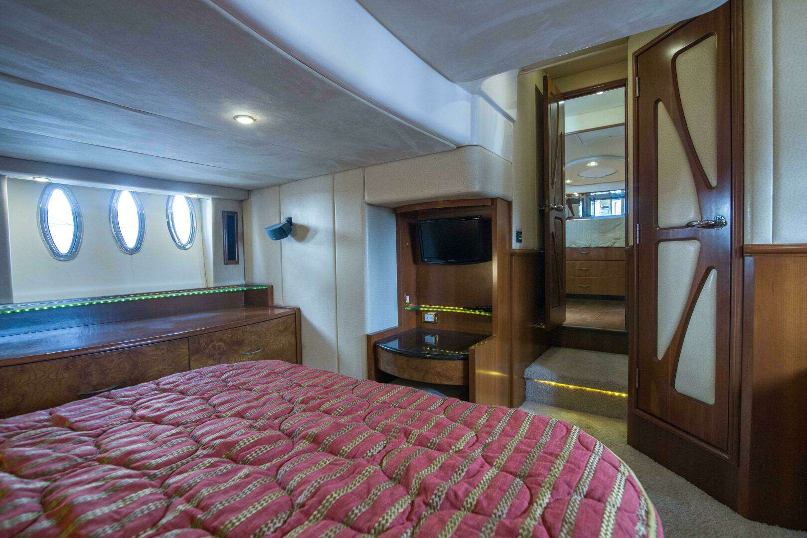 2009 Silverton 52 Ovation - Image 56