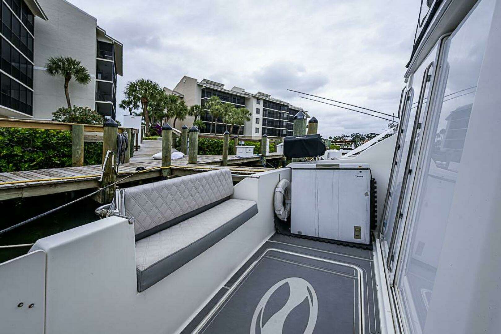 2000 Silverton 442 Cockpit Motoryacht - Image 15