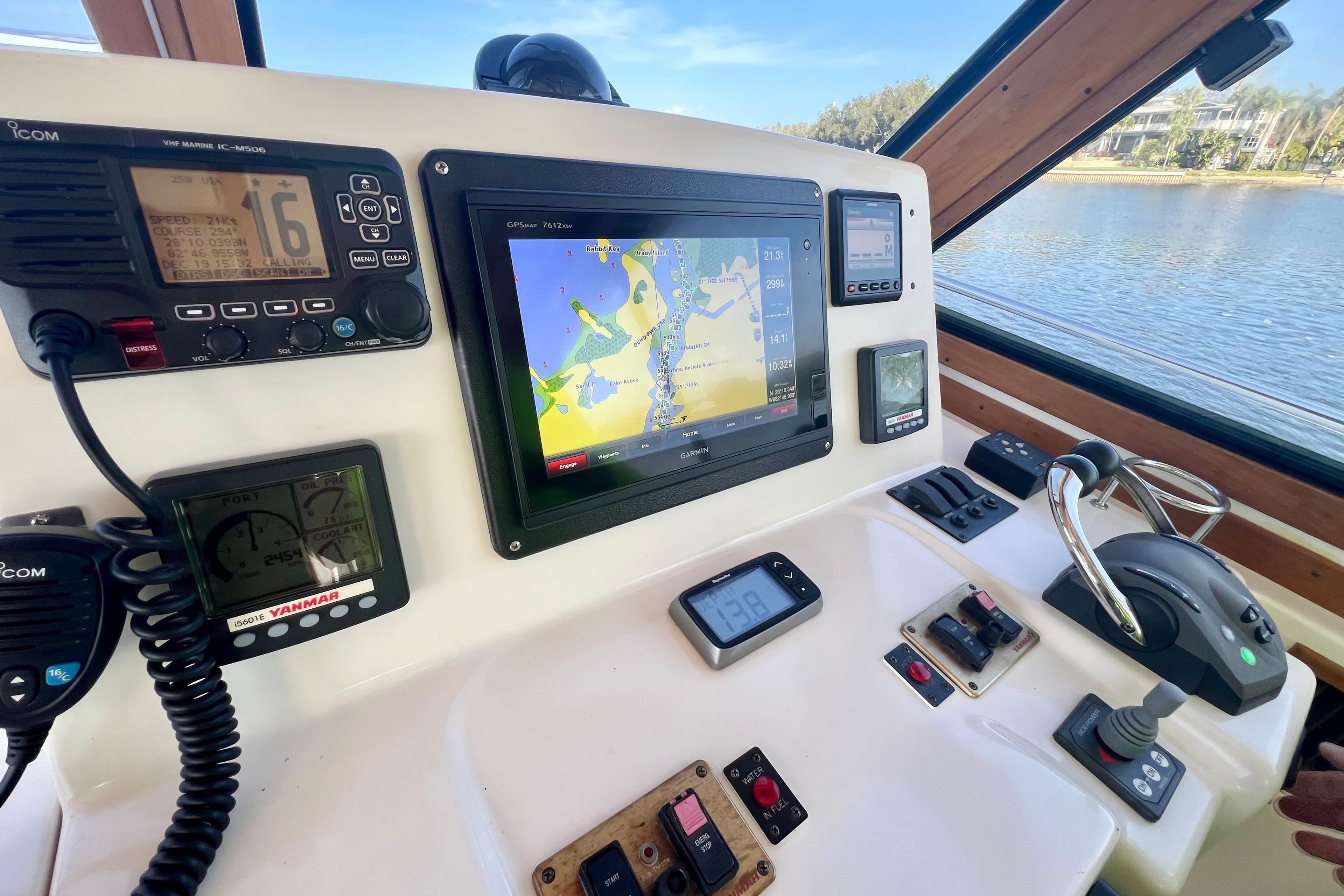 Control panel of 2006 Sabre 38 Hard Top Express with navigation and communication equipment.