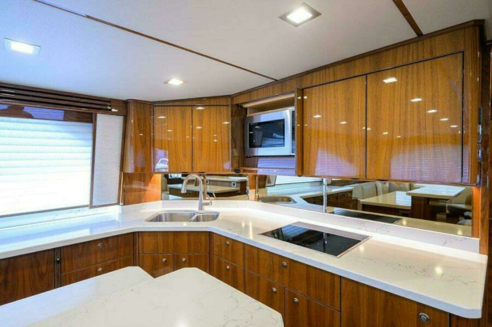 2020 Viking 72 Convertible - Image 10