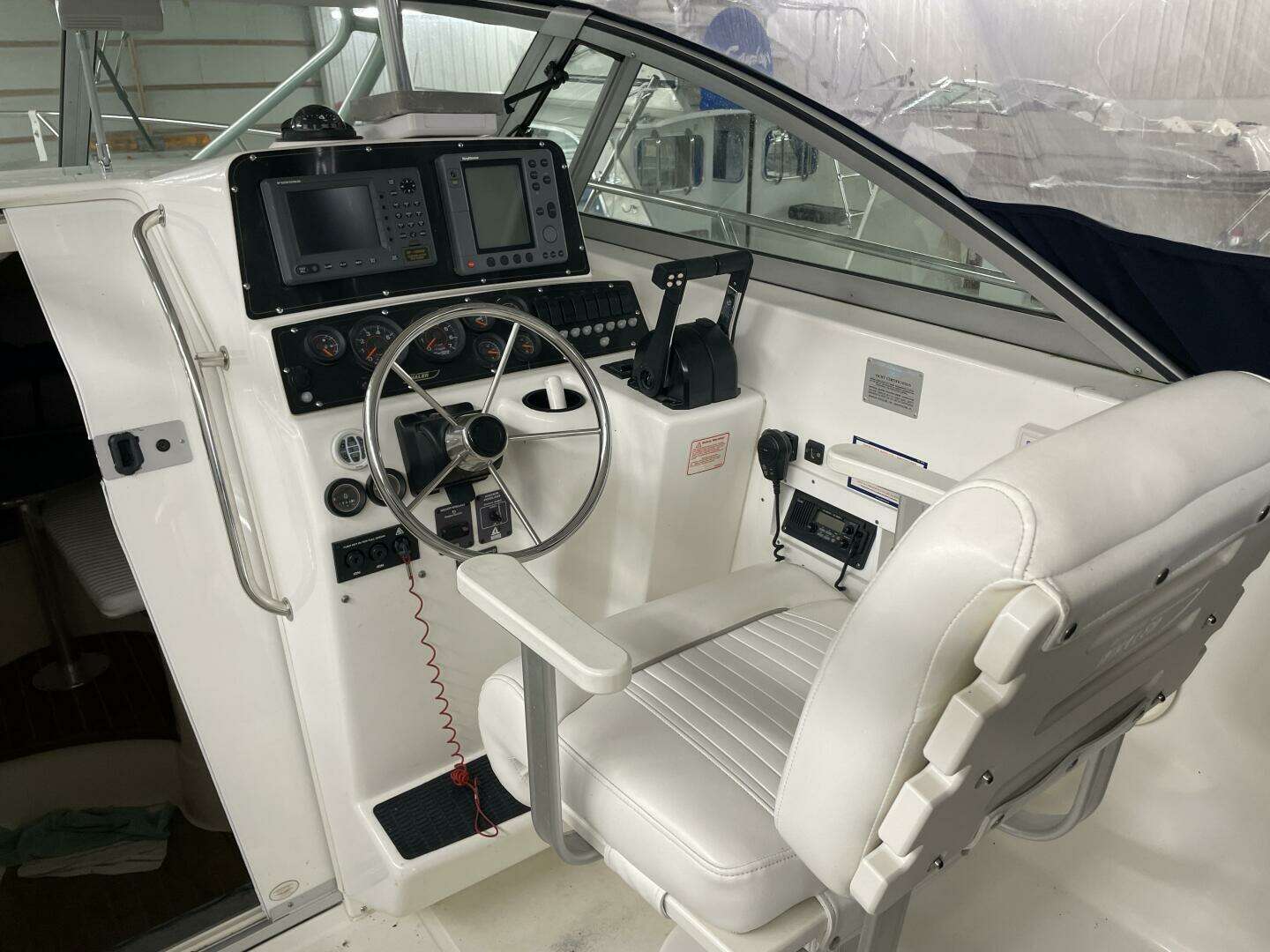 2000 Boston Whaler 280 Conquest - Image 9