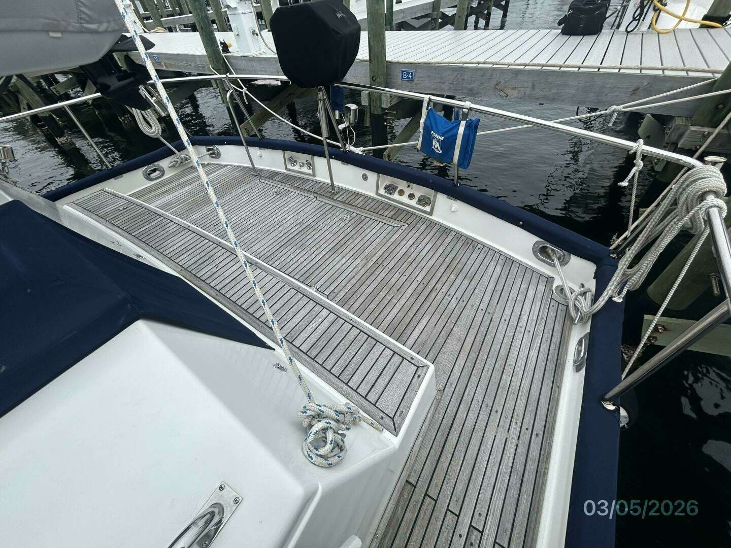 2002 Grand Banks Classic - Image 37