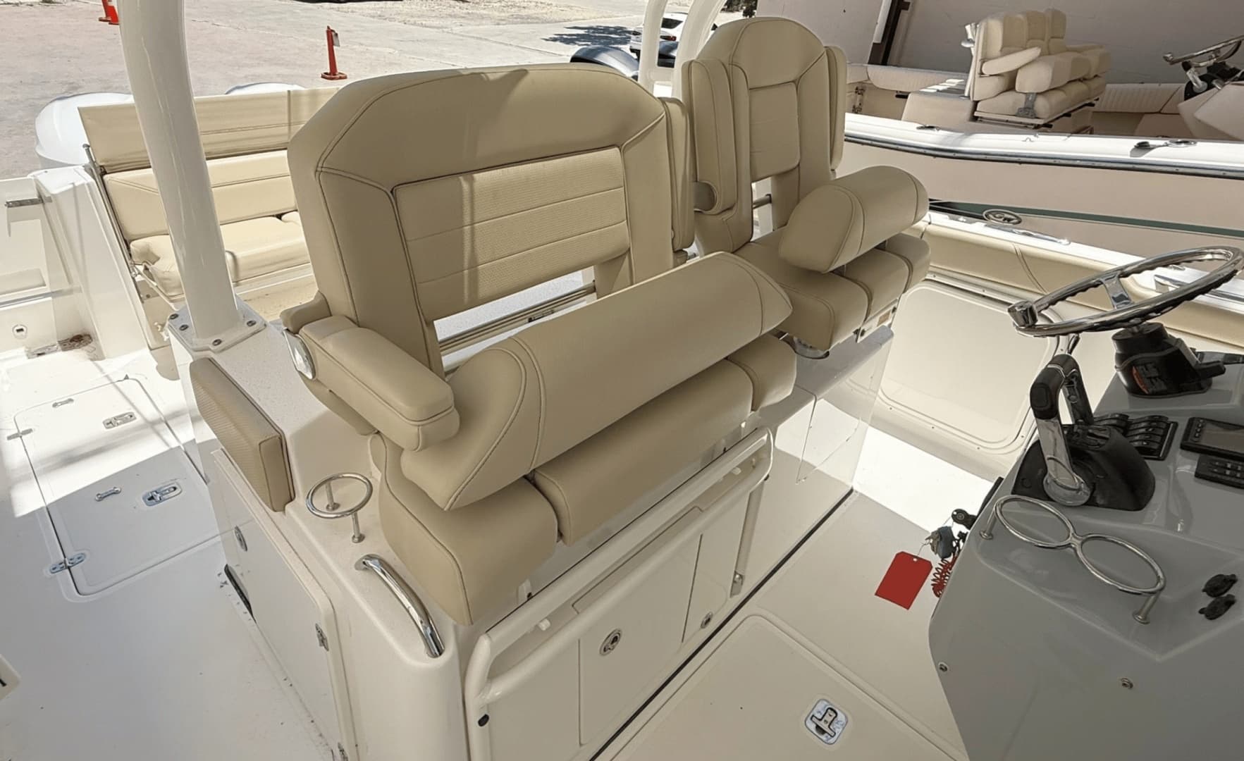 2020 Pursuit S328 - Image 14