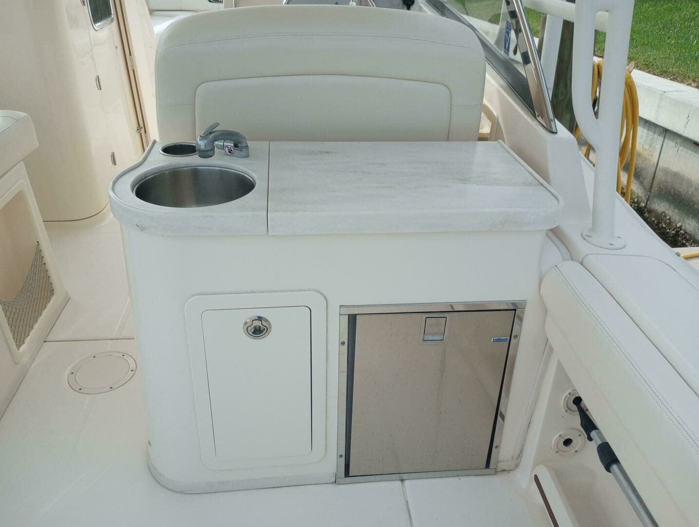 2016 Grady-White Freedom 307 - Image 6