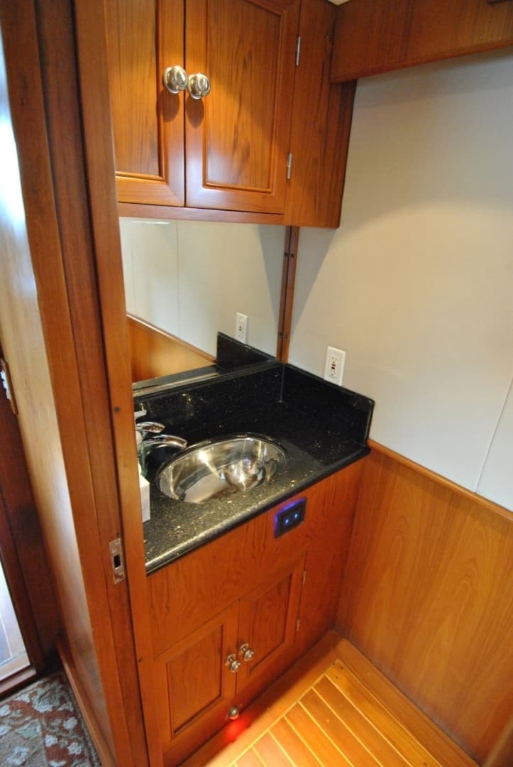 2002 Grand Alaskan Raised Pilothouse - Image 19